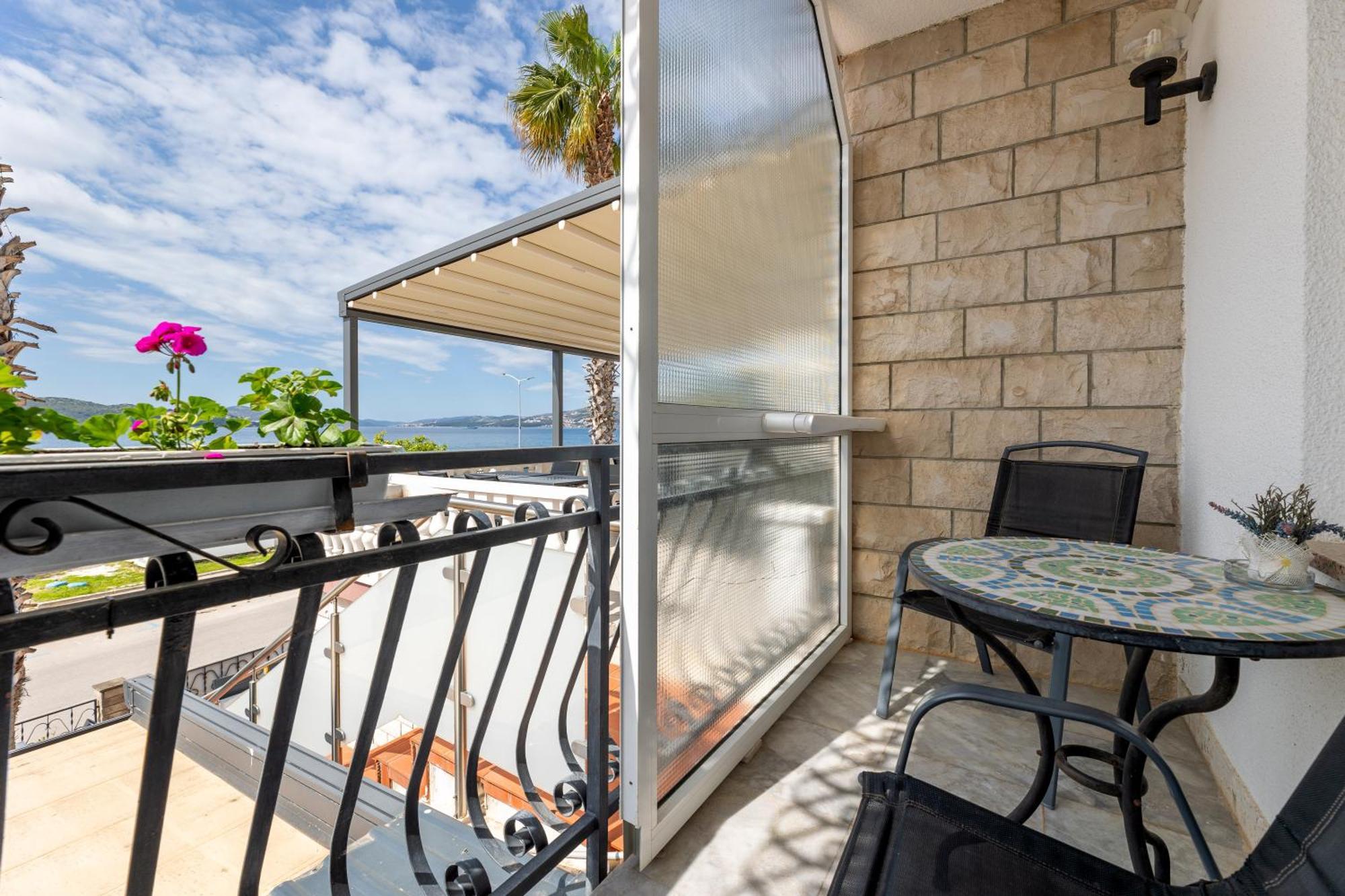 Villa Okruk-10 Meters Away From The Beach Okrug Gornji Exterior foto