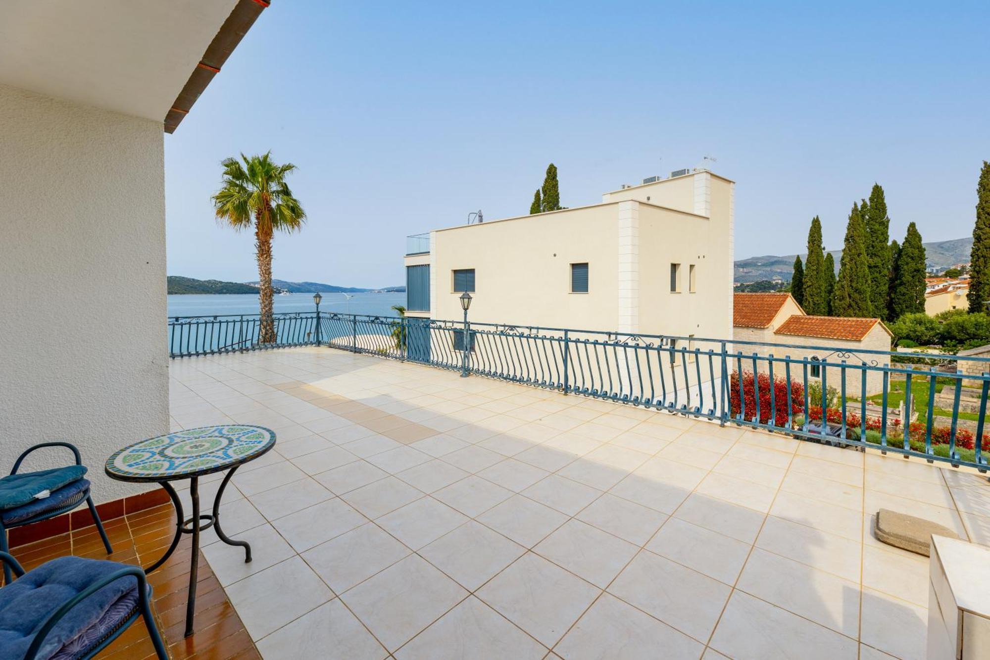 Villa Okruk-10 Meters Away From The Beach Okrug Gornji Exterior foto