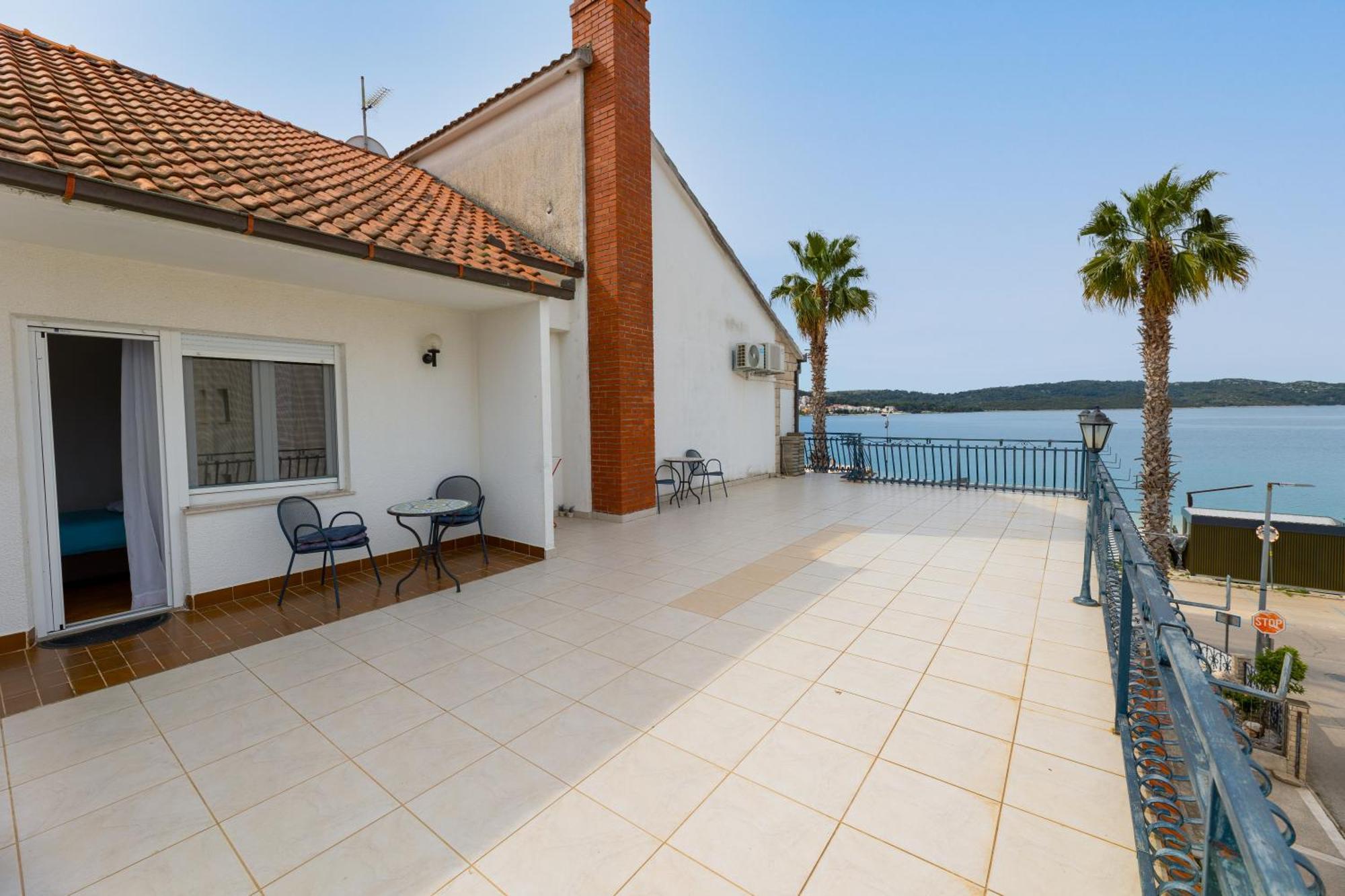 Villa Okruk-10 Meters Away From The Beach Okrug Gornji Exterior foto